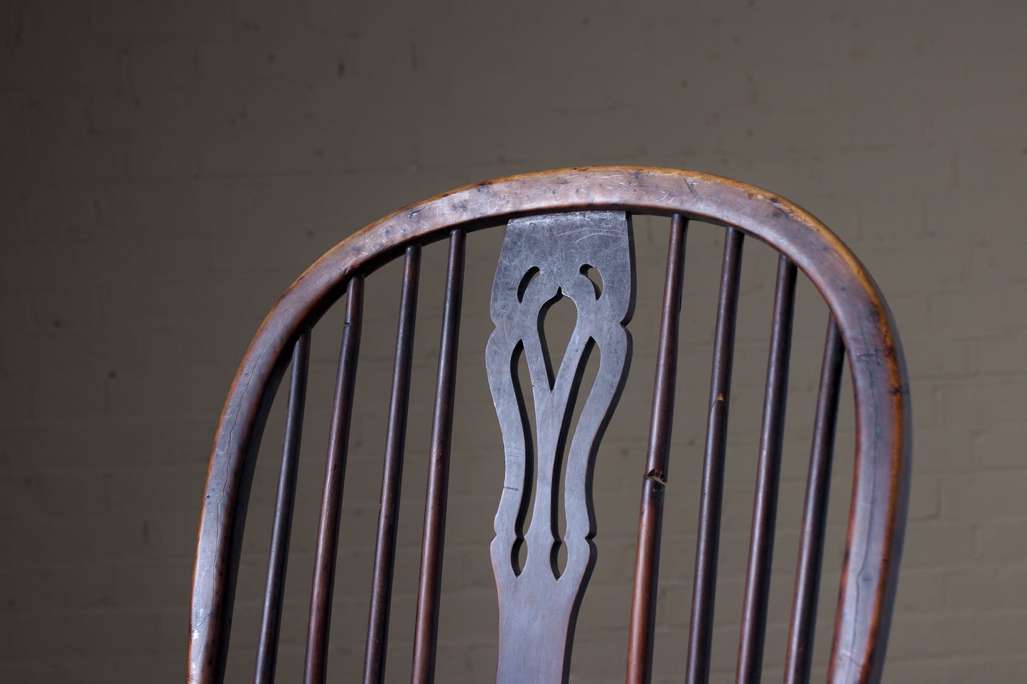 A Victorian period yew wood Windsor chair