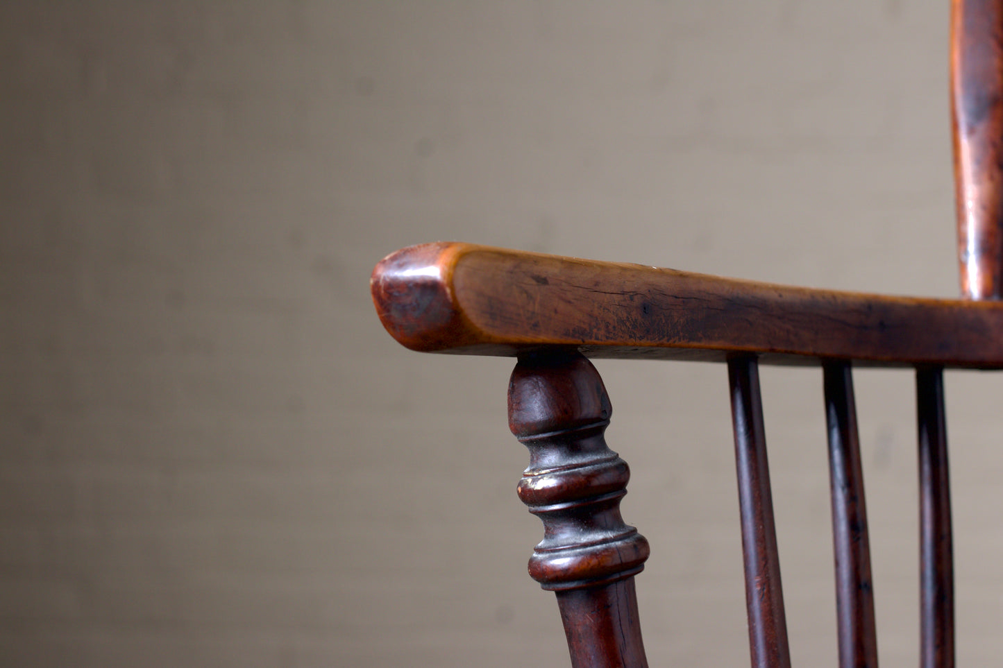 A Victorian period yew wood Windsor chair