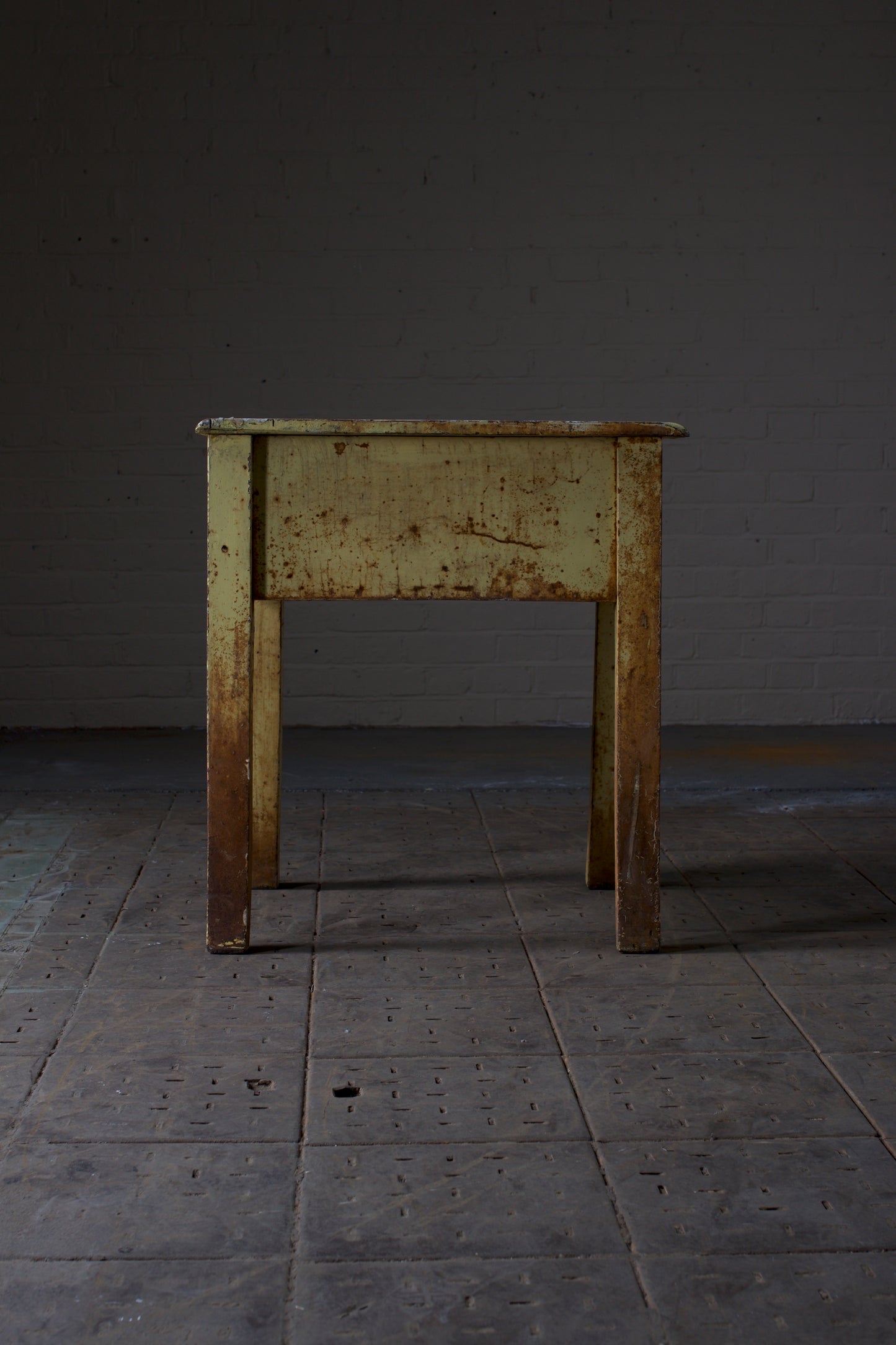 Twist press Stand Painted Pine table